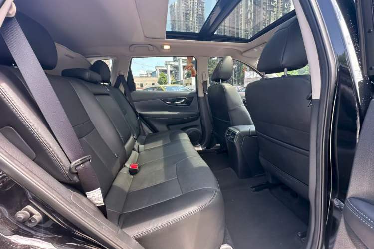 Used Nissan X-Trail 2022 Revised Version 2.0L Two-Wheel Drive Smart Connect Premium Edition Interior 4