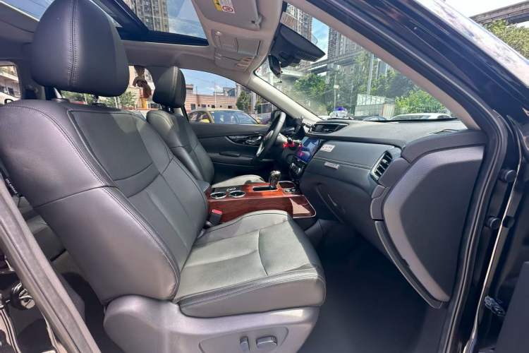 Used Nissan X-Trail 2022 Revised Version 2.0L Two-Wheel Drive Smart Connect Premium Edition Interior 5