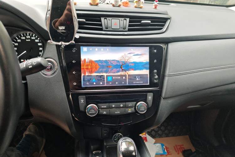 Used Nissan X-Trail 2022 Revised Version 2.0L Two-Wheel Drive Smart Connect Premium Edition Audio And AC Panel