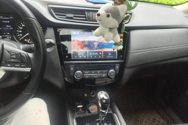 Used Nissan X-Trail 2022 2.0L Two-Wheel Drive Smart Connect & Comfort Edition Audio And AC Panel