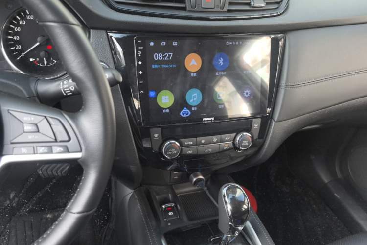 Used Nissan X-Trail 2022 Revised Version 2.0L Two-Wheel Drive Smart Connect Premium Edition Audio And AC Panel