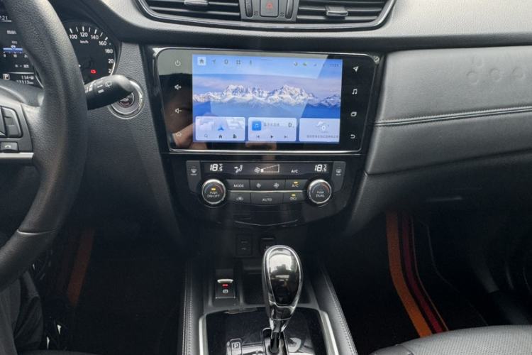 Used Nissan X-Trail 2022 Revised Version 2.0L Two-Wheel Drive Smart Connect & Comfort Edition Audio And AC Panel