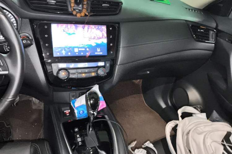 Used Nissan X-Trail 2022 2.0L Two-Wheel Drive Smart Connect & Comfort Edition Audio And AC Panel