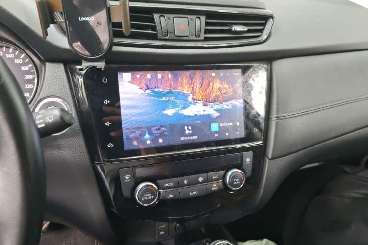 Used Nissan X-Trail 2022 2.0L Two-Wheel Drive Smart Connect Premium Edition Audio And AC Panel