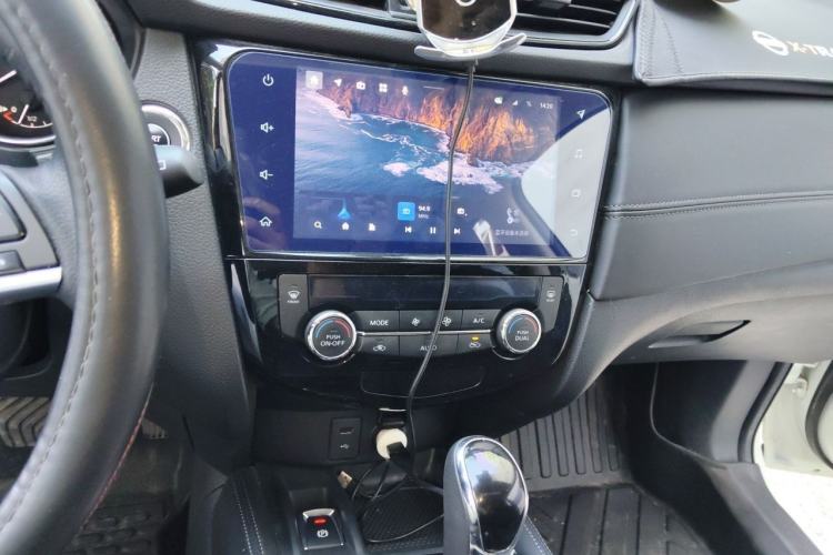 Used Nissan X-Trail 2022 Revised Version 2.0L Two-Wheel Drive Smart Connect Premium Edition Audio And AC Panel