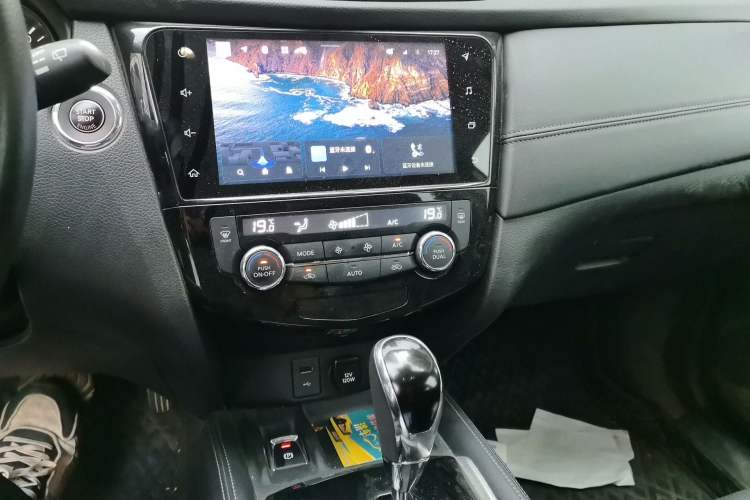 Used Nissan X-Trail 2022 2.0L Two-Wheel Drive Smart Connect Premium Edition Audio And AC Panel