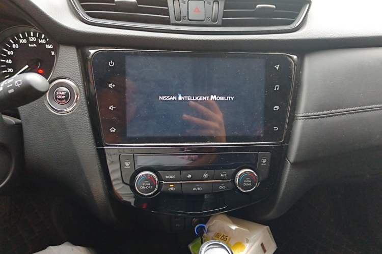 Used Nissan X-Trail 2022 2.0L Two-Wheel Drive Smart Connect & Comfort Edition Audio And AC Panel