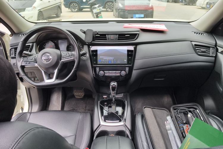 Used Nissan X-Trail 2022 Revised Version 2.0L Two-Wheel Drive Smart Connect Premium Edition Center Console