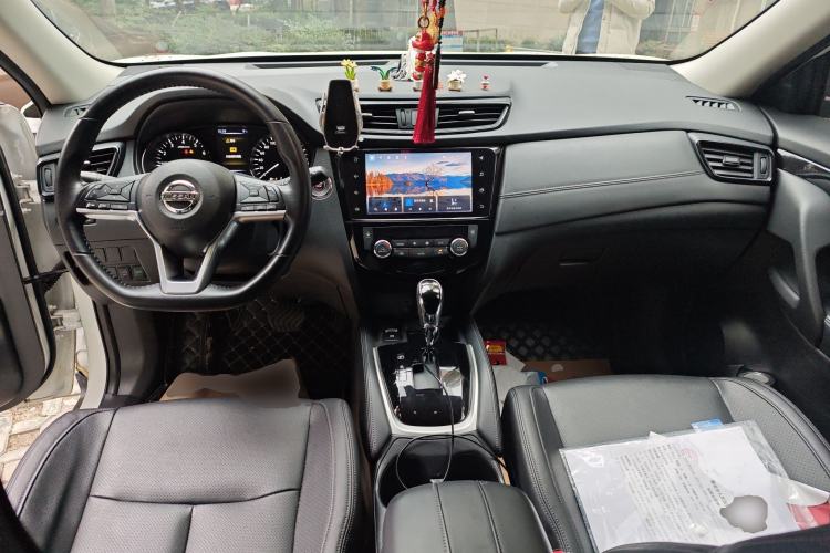 Used Nissan X-Trail 2022 Revised Version 2.0L Two-Wheel Drive Smart Connect Premium Edition Center Console