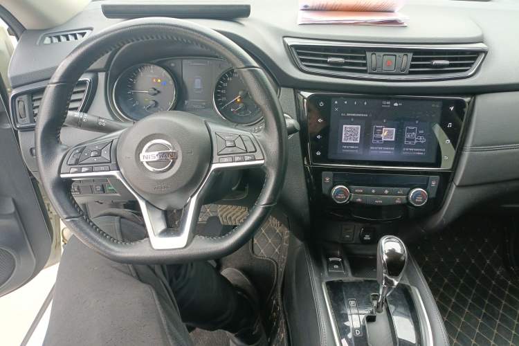 Used Nissan X-Trail 2022 2.0L Two-Wheel Drive Smart Connect & Comfort Edition Center Console