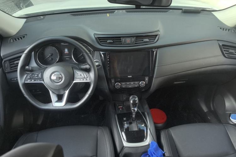 Used Nissan X-Trail 2022 Revised Version 2.0L Two-Wheel Drive Smart Connect Premium Edition Center Console