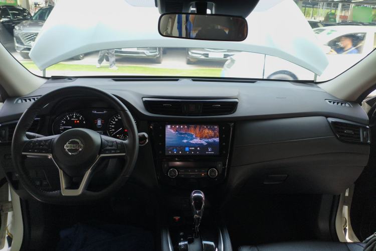 Used Nissan X-Trail 2022 2.0L Two-Wheel Drive Smart Connect Premium Edition Center Console