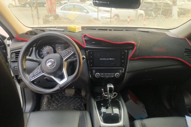Used Nissan X-Trail 2022 2.0L Two-Wheel Drive Smart Connect & Comfort Edition Center Console
