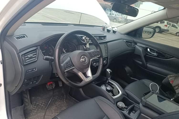 Used Nissan X-Trail 2022 2.0L Two-Wheel Drive Smart Connect & Comfort Edition Center Console