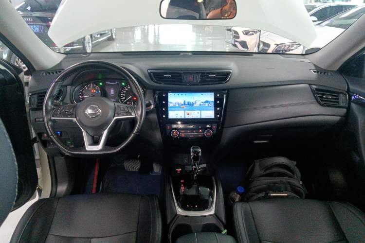 Used Nissan X-Trail 2022 2.0L Two-Wheel Drive Smart Connect & Comfort Edition Center Console