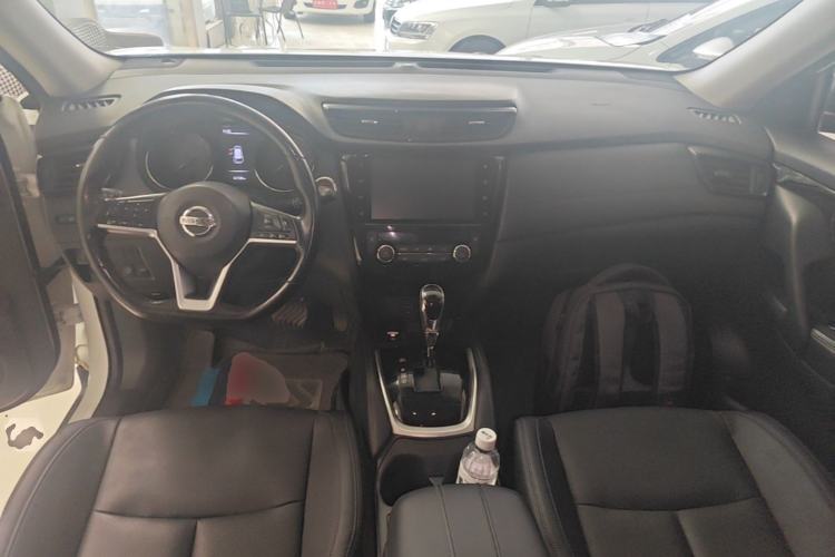 Used Nissan X-Trail 2022 Revised Version 2.0L Two-Wheel Drive Smart Connect Premium Edition Center Console