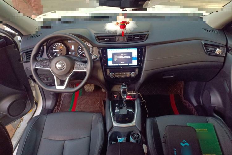 Used Nissan X-Trail 2022 Revised Version 2.0L Two-Wheel Drive Smart Connect & Comfort Edition Center Console