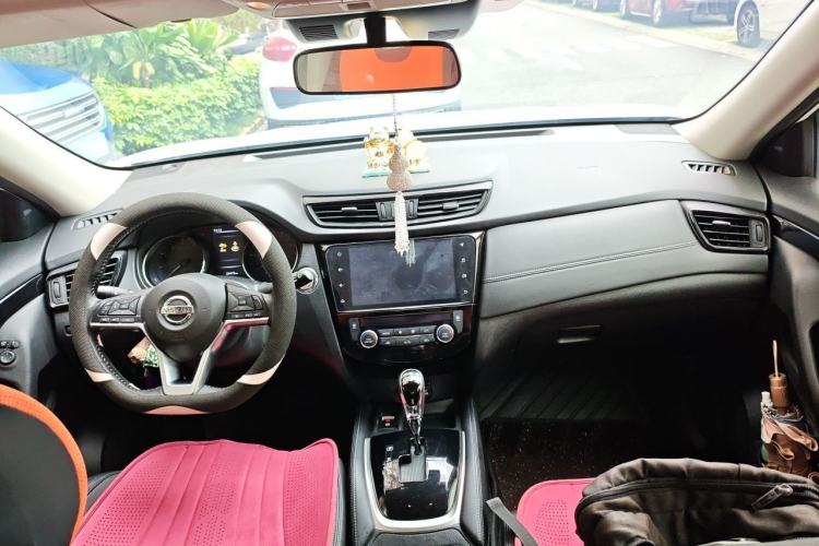 Used Nissan X-Trail 2022 Revised Version 2.0L Two-Wheel Drive Smart Connect Premium Edition Center Console