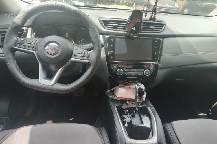 Used Nissan X-Trail 2022 Revised Version 2.0L Two-Wheel Drive Smart Connect Premium Edition Center Console