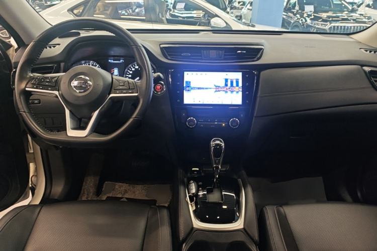Used Nissan X-Trail 2022 Revised Version 2.0L Two-Wheel Drive Smart Connect Premium Edition Center Console