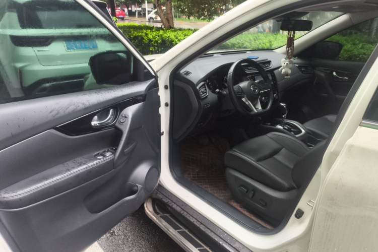 Used Nissan X-Trail 2022 2.0L Two-Wheel Drive Smart Connect & Comfort Edition Driver Seat