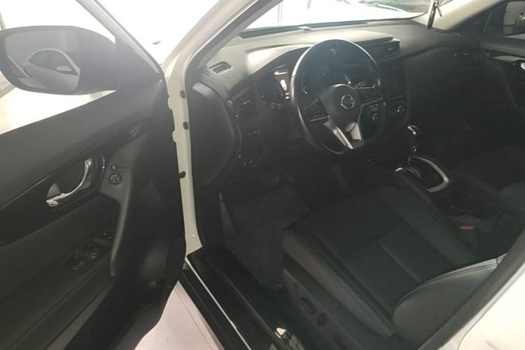 Used Nissan X-Trail 2022 2.0L Two-Wheel Drive Smart Connect Premium Edition Driver Seat