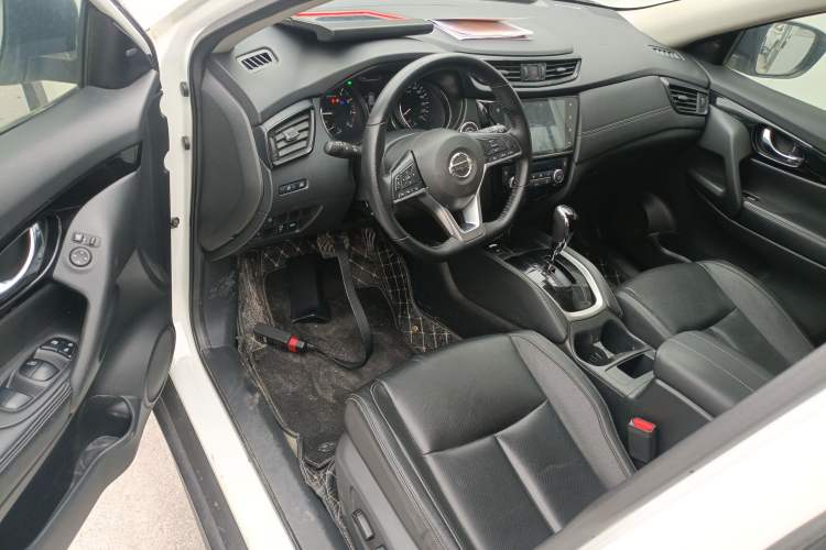Used Nissan X-Trail 2022 2.0L Two-Wheel Drive Smart Connect & Comfort Edition Driver Seat