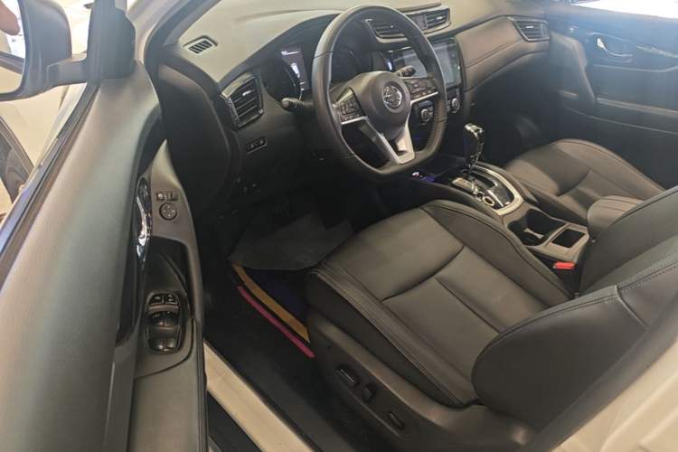 Used Nissan X-Trail 2022 2.0L Two-Wheel Drive Smart Connect Premium Edition Driver Seat