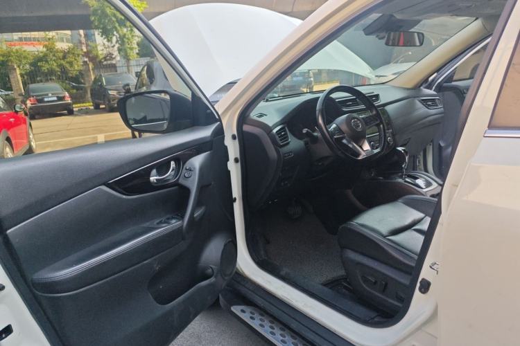 Used Nissan X-Trail 2022 2.0L Two-Wheel Drive Smart Connect & Comfort Edition Driver Seat