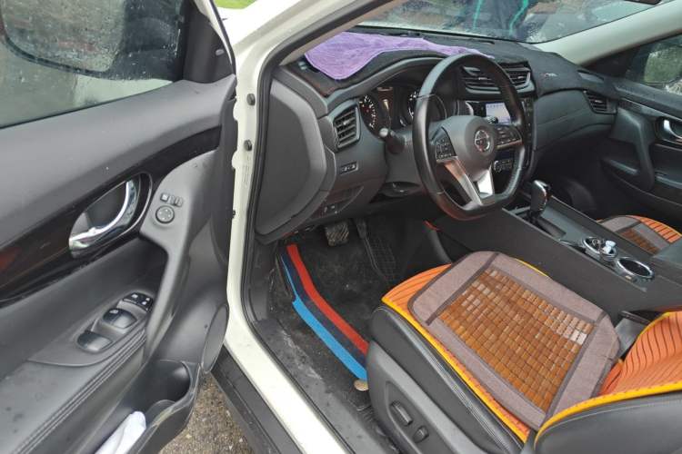 Used Nissan X-Trail 2022 2.0L Two-Wheel Drive Smart Connect & Comfort Edition Driver Seat