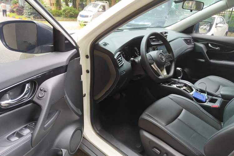 Used Nissan X-Trail 2022 Revised Version 2.0L Two-Wheel Drive Smart Connect Premium Edition Driver Seat