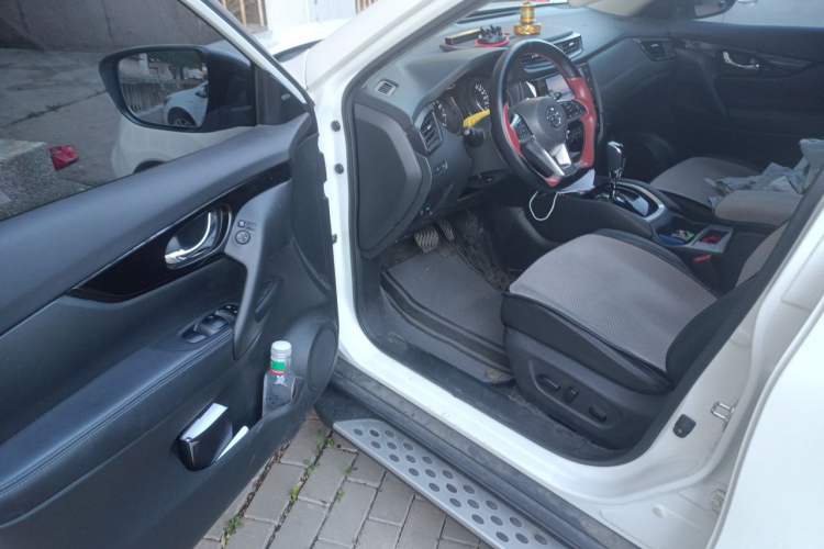 Used Nissan X-Trail 2022 2.0L Two-Wheel Drive Smart Connect & Comfort Edition Driver Seat