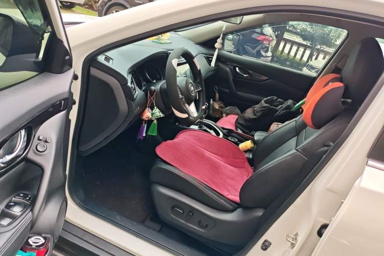 Used Nissan X-Trail 2022 Revised Version 2.0L Two-Wheel Drive Smart Connect Premium Edition Driver Seat
