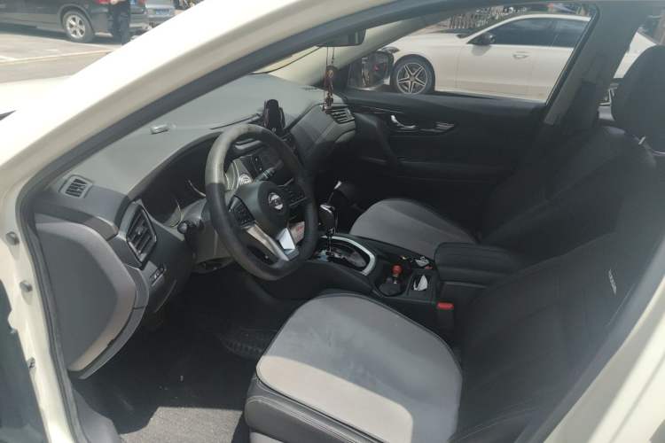 Used Nissan X-Trail 2022 Revised Version 2.0L Two-Wheel Drive Smart Connect Premium Edition Driver Seat