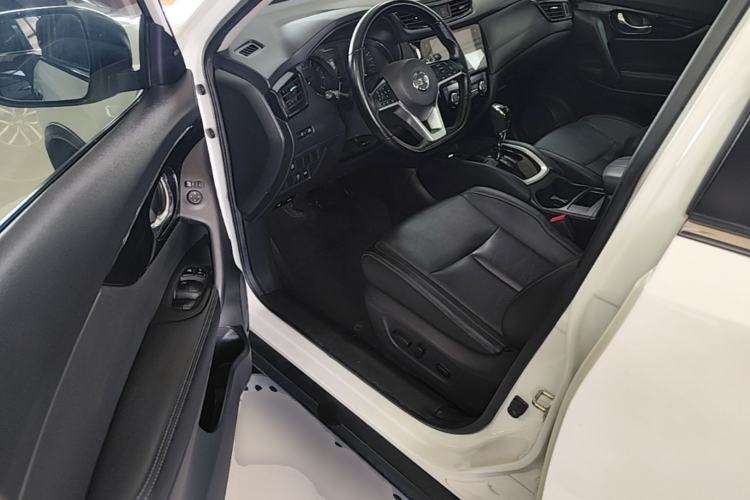 Used Nissan X-Trail 2022 2.0L Two-Wheel Drive Smart Connect Premium Edition Driver Seat