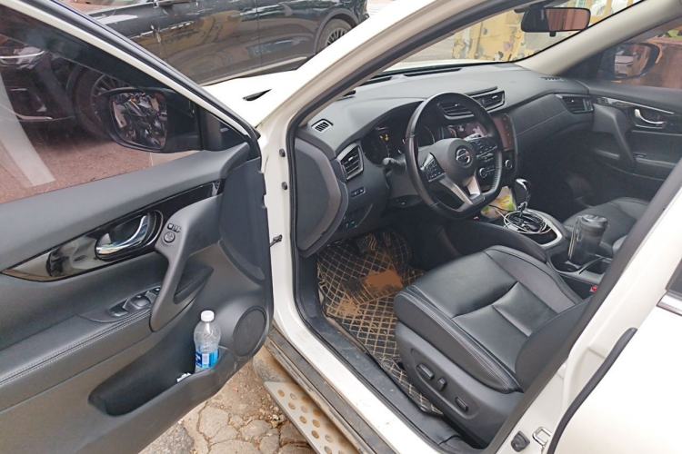 Used Nissan X-Trail 2022 2.0L Two-Wheel Drive Smart Connect & Comfort Edition Driver Seat