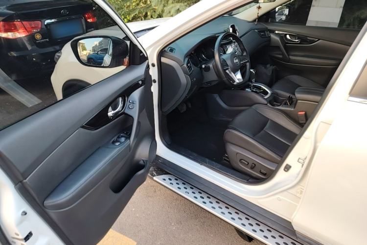Used Nissan X-Trail 2022 2.0L Two-Wheel Drive Smart Connect & Comfort Edition Driver Seat