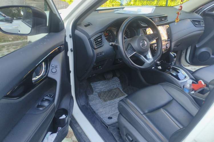 Used Nissan X-Trail 2022 2.0L Two-Wheel Drive Smart Connect Premium Edition Driver Seat