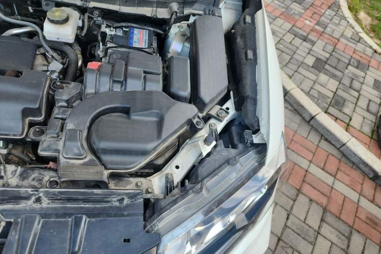 Used Nissan X-Trail 2022 2.0L Two-Wheel Drive Smart Connect Premium Edition Engine Bay Left