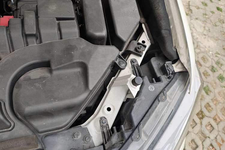 Used Nissan X-Trail 2022 Revised Version 2.0L Two-Wheel Drive Smart Connect Premium Edition Engine Bay Left