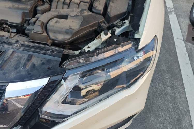 Used Nissan X-Trail 2022 2.0L Two-Wheel Drive Smart Connect & Comfort Edition Engine Bay Left