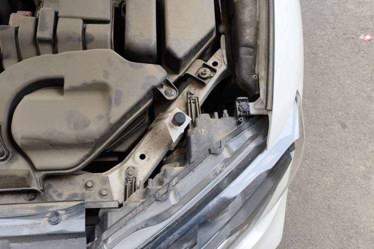 Used Nissan X-Trail 2022 2.0L Two-Wheel Drive Smart Connect & Comfort Edition Engine Bay Left
