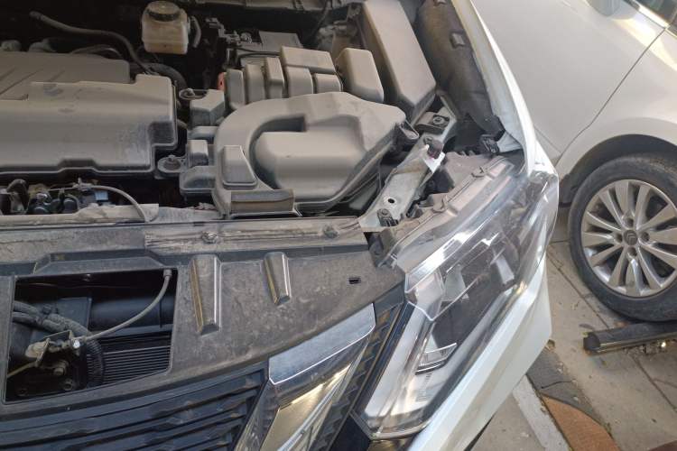 Used Nissan X-Trail 2022 Revised Version 2.0L Two-Wheel Drive Smart Connect & Comfort Edition Engine Bay Left