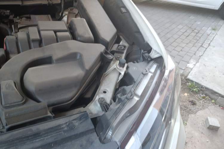 Used Nissan X-Trail 2022 2.0L Two-Wheel Drive Smart Connect & Comfort Edition Engine Bay Left