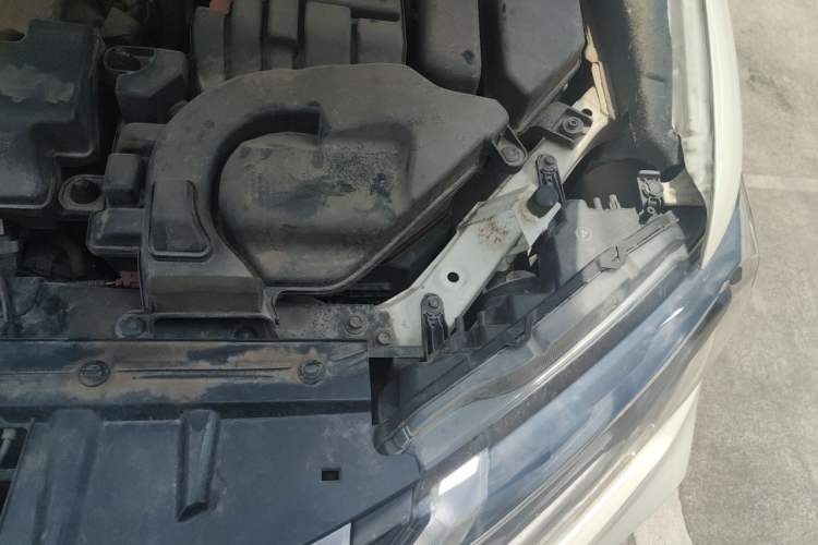 Used Nissan X-Trail 2022 Revised Version 2.0L Two-Wheel Drive Smart Connect Premium Edition Engine Bay Left