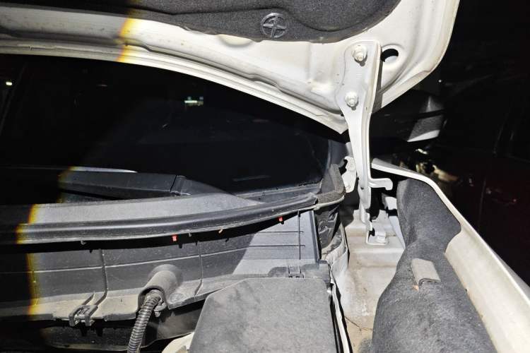 Used Nissan X-Trail 2022 2.0L Two-Wheel Drive Smart Connect Premium Edition Engine Bay Left