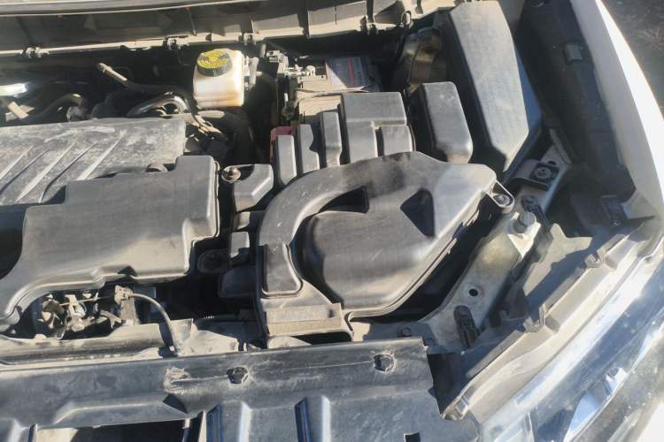 Used Nissan X-Trail 2022 2.0L Two-Wheel Drive Smart Connect Premium Edition Engine Bay Left