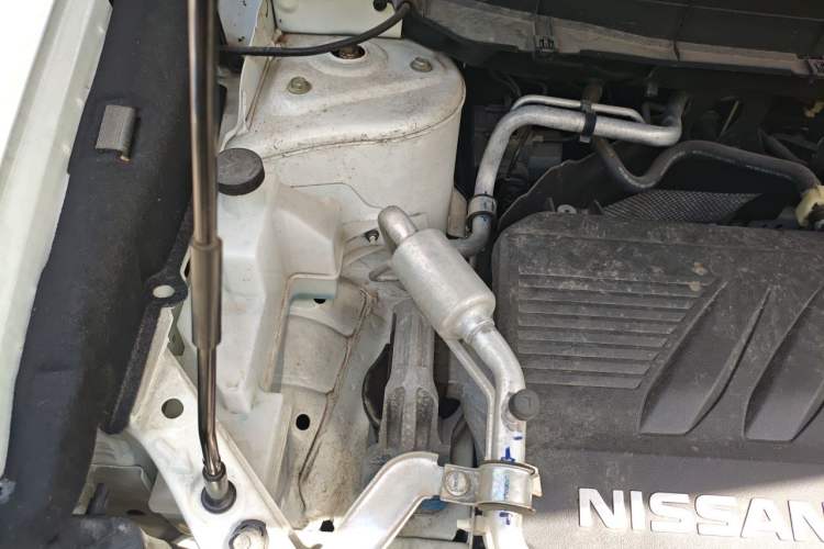 Used Nissan X-Trail 2022 2.0L Two-Wheel Drive Smart Connect Premium Edition Engine Bay Right