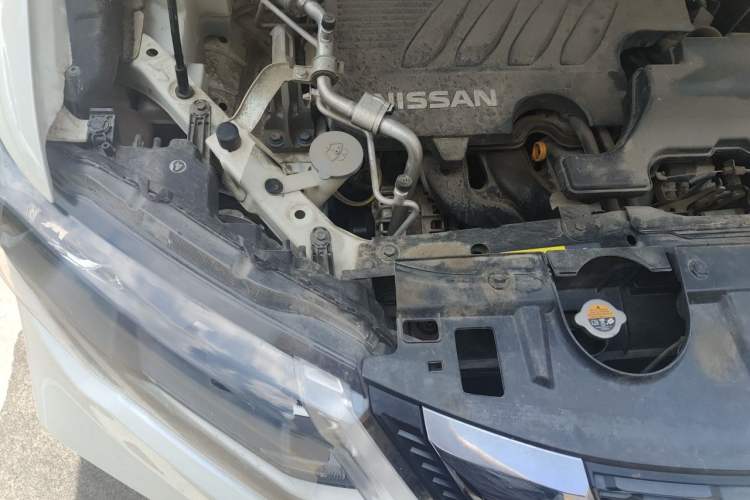 Used Nissan X-Trail 2022 Revised Version 2.0L Two-Wheel Drive Smart Connect Premium Edition Engine Bay Right