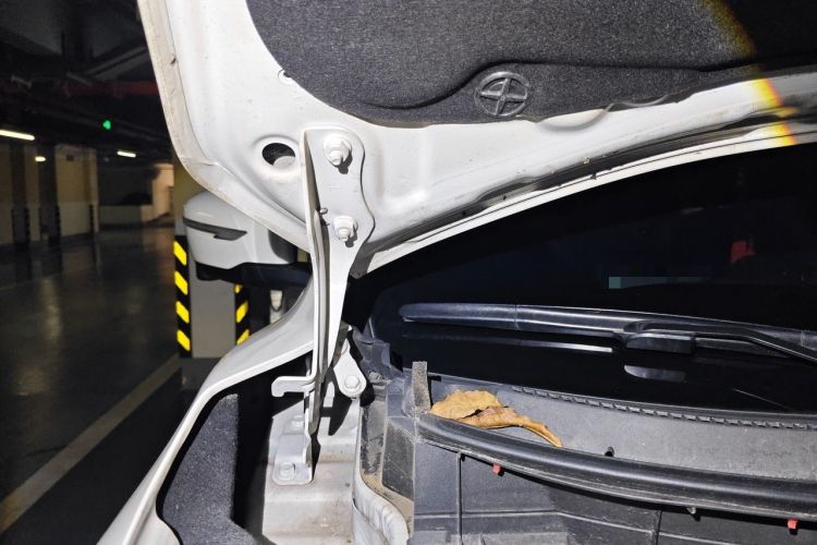 Used Nissan X-Trail 2022 2.0L Two-Wheel Drive Smart Connect Premium Edition Engine Bay Right